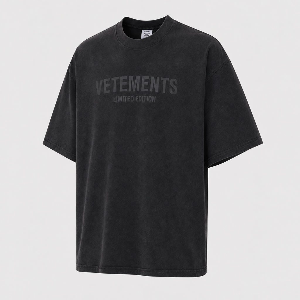 Patterned Statement graphic T-shirt Black Colorful Lucky with Polished Detail