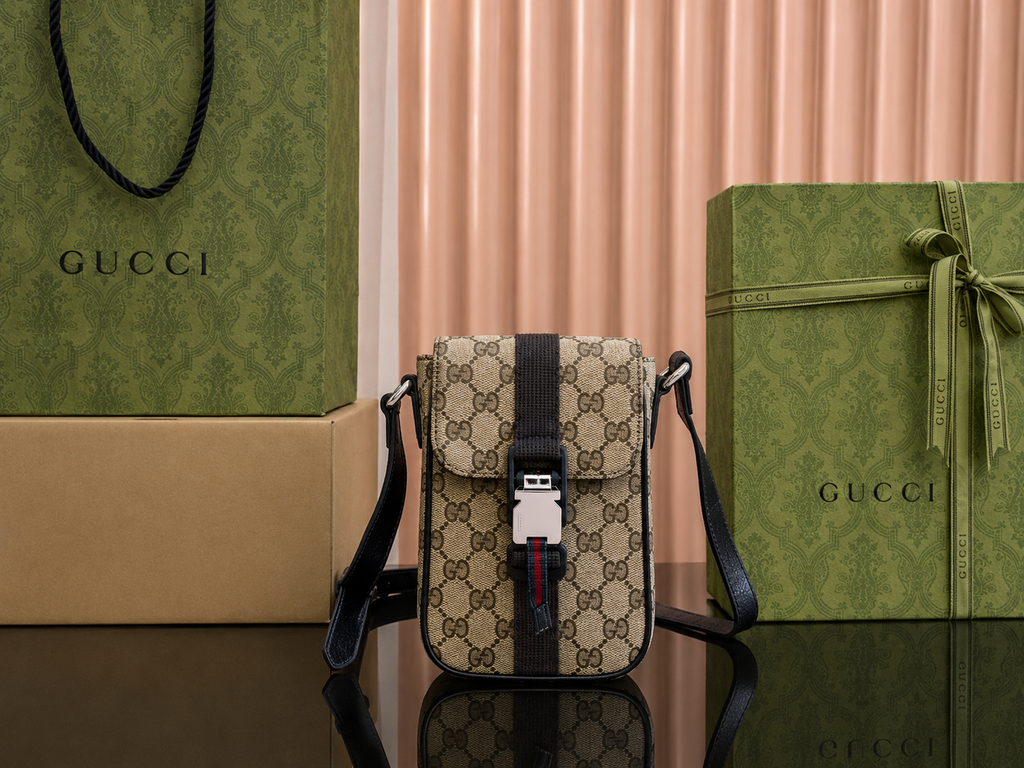 Gucci GG Supreme small crossbody bag Beige Canvas Web Stripe
