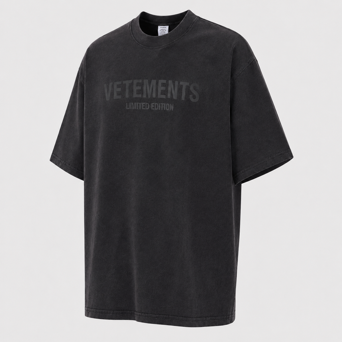 Patterned Statement graphic T-shirt Black Colorful Lucky with Polished Detail
