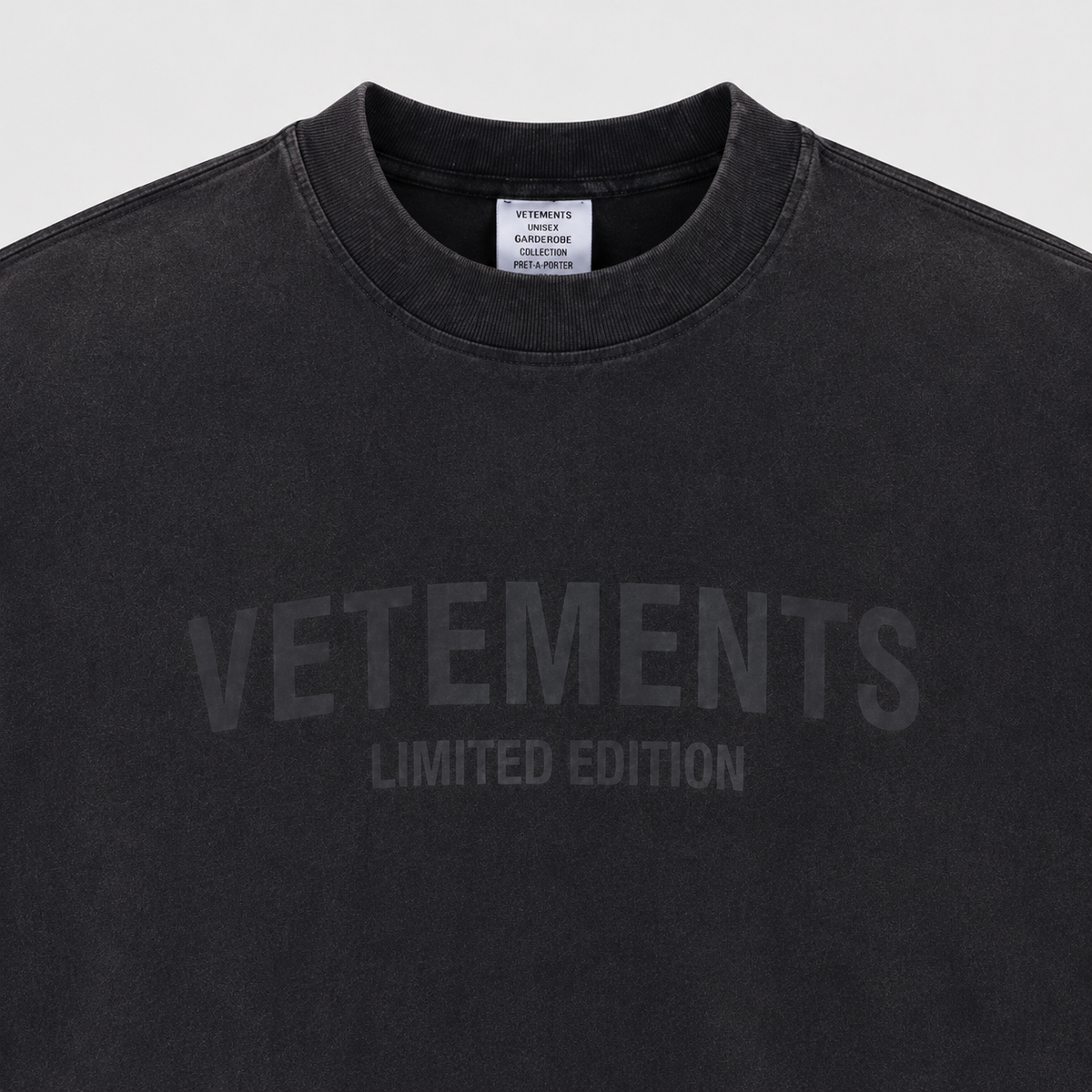 Patterned Statement graphic T-shirt Black Colorful Lucky with Polished Detail