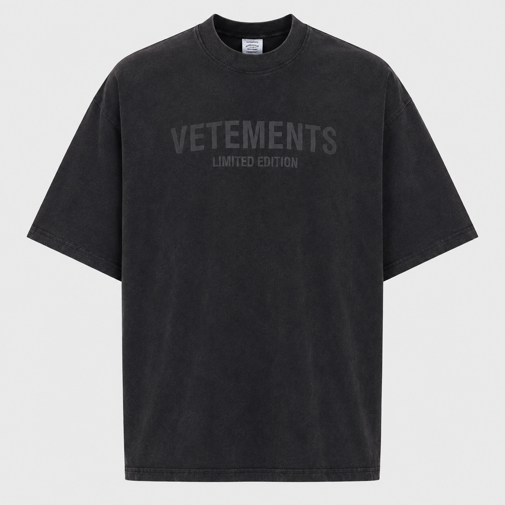 Patterned Statement graphic T-shirt Black Colorful Lucky with Polished Detail
