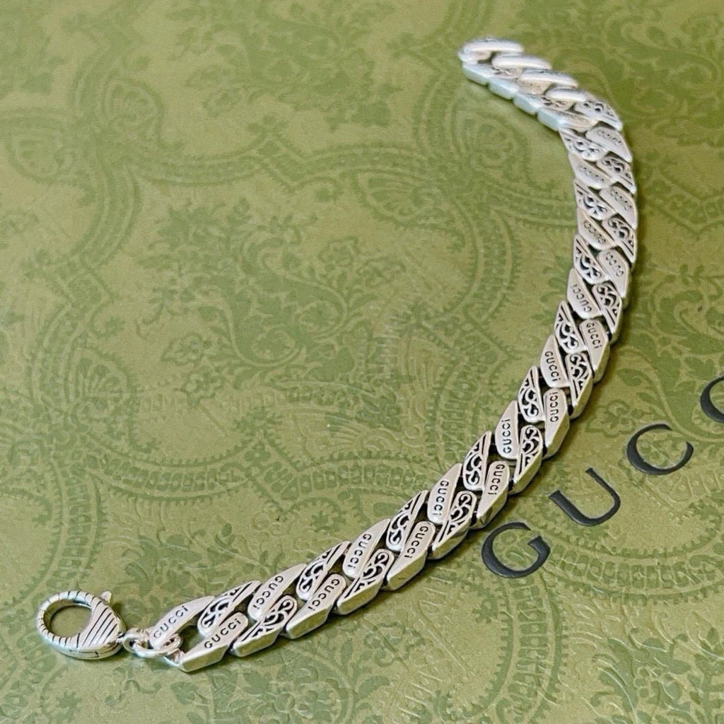 Gucci retro-style silver bracelet