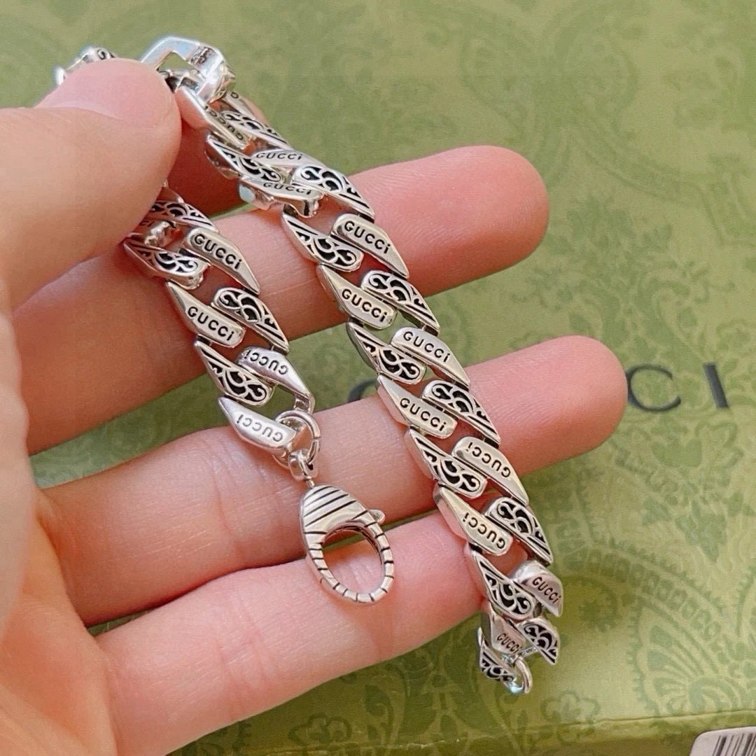 Gucci retro-style silver bracelet