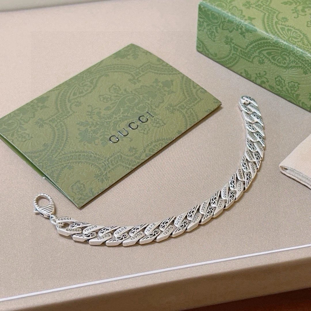 Gucci retro-style silver bracelet