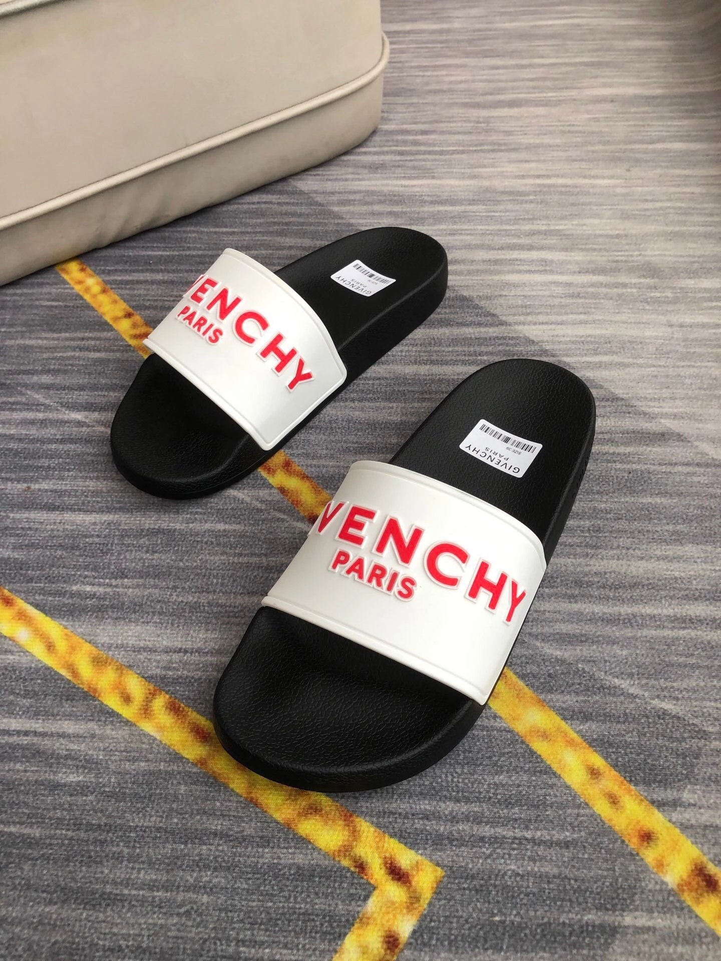 Givenchy Letter Print Trendy Black and White Slides
