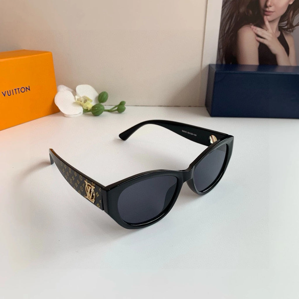 Louis Vuitton Classic Style Black Sunglasses