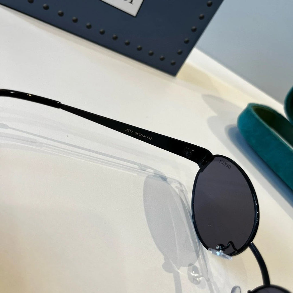 Gucci classic black sunglasses
