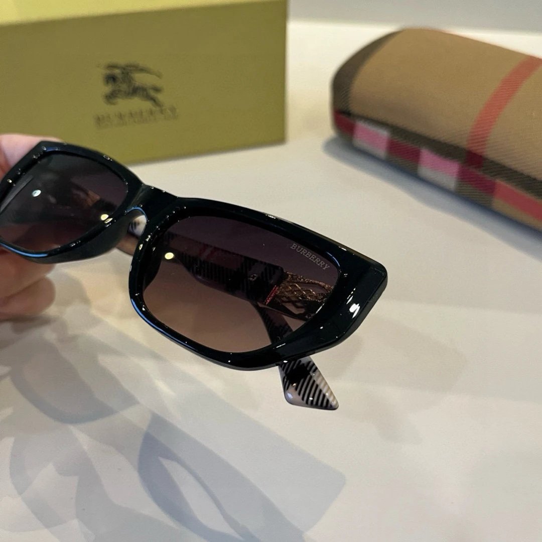 Burberry checkered fashion black sunglasses