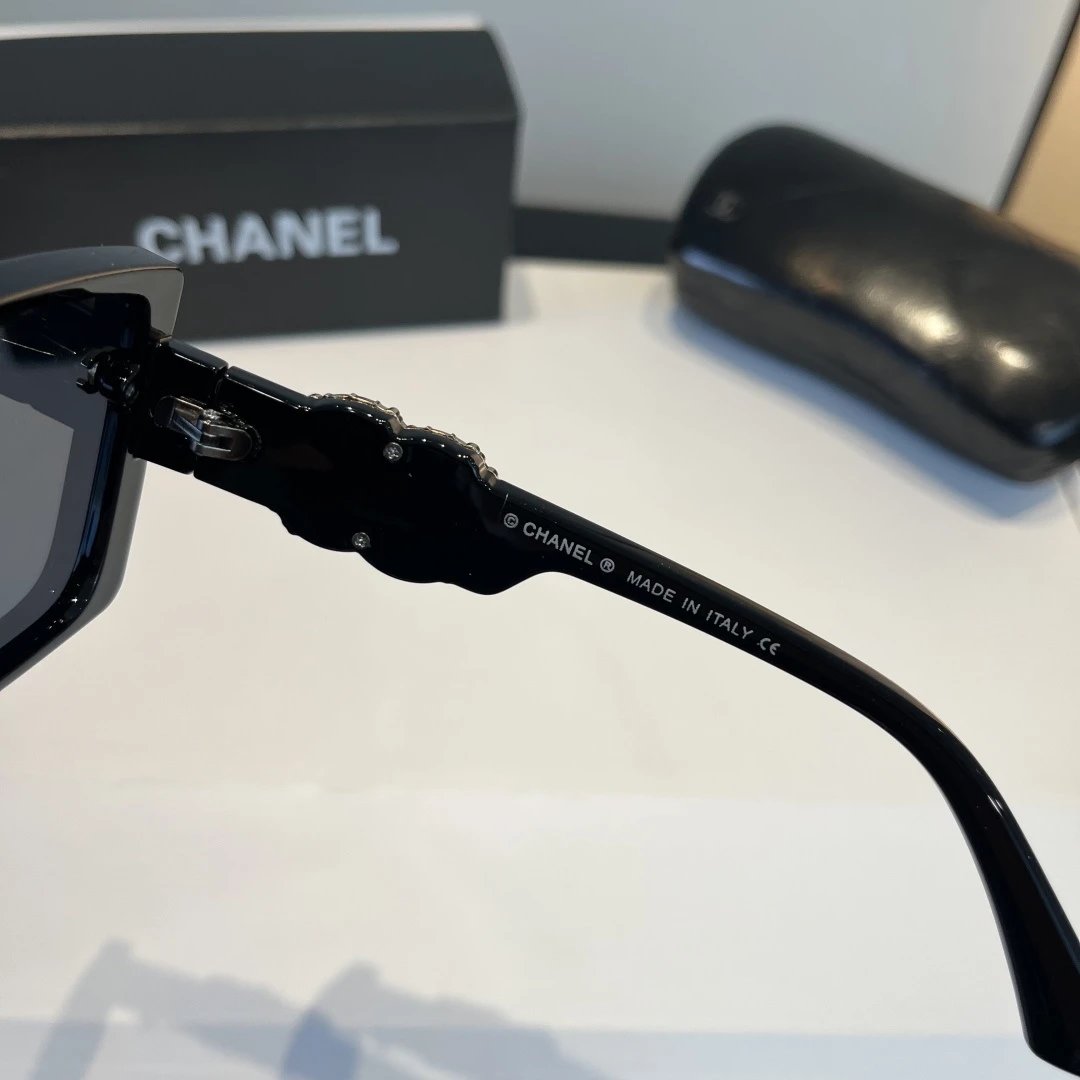 Chanel's classic and luxurious style sunglasses