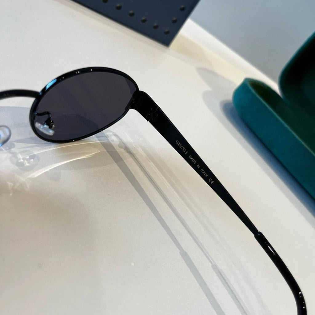 Gucci classic black sunglasses