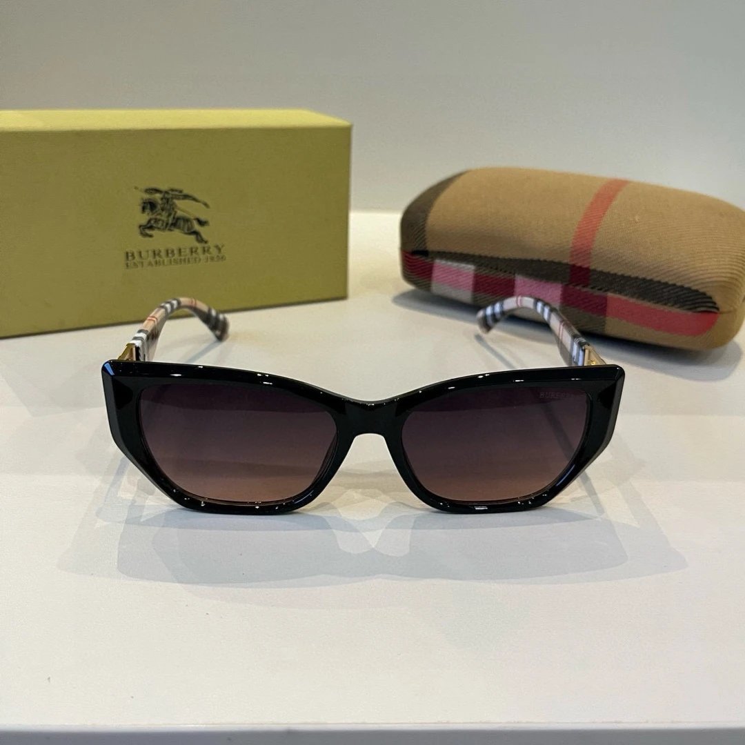 Burberry checkered fashion black sunglasses