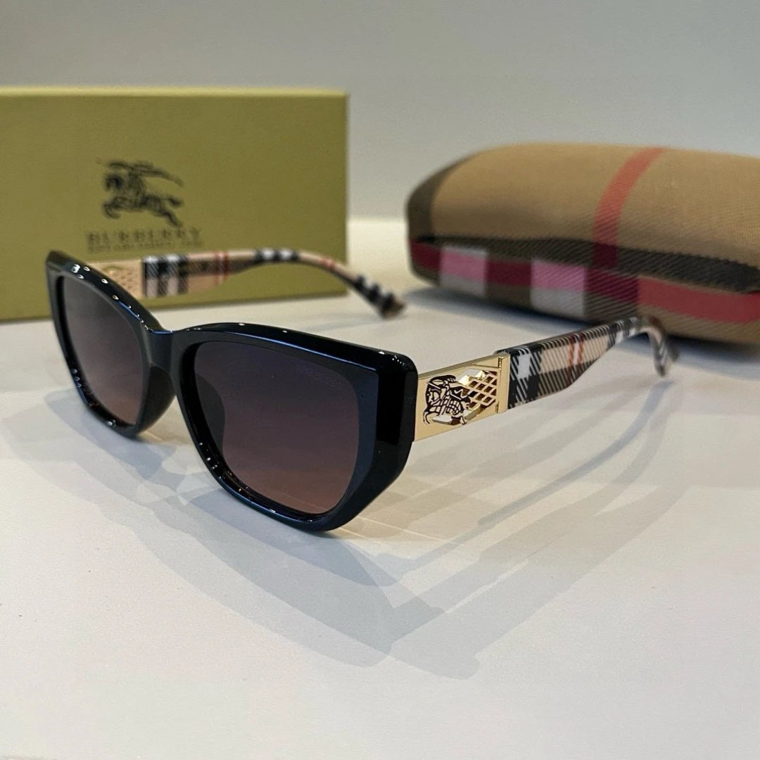 Burberry checkered fashion black sunglasses
