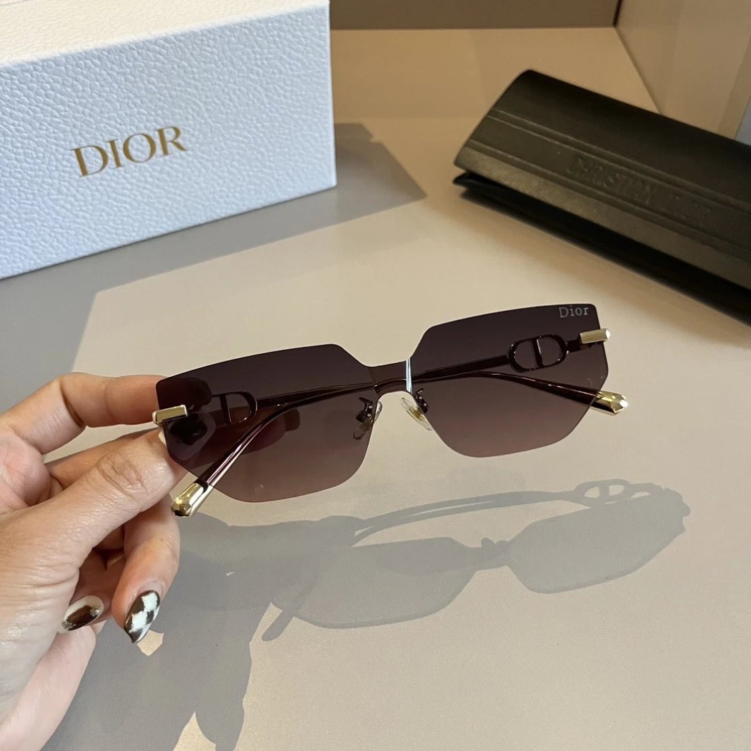 Dior metal - framed fashionable sunglasses