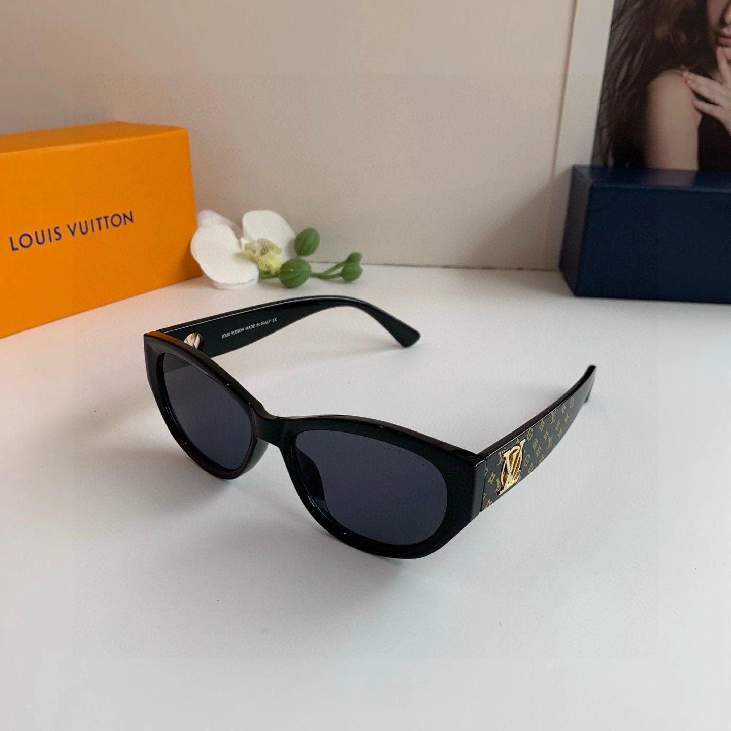 Louis Vuitton Classic Style Black Sunglasses