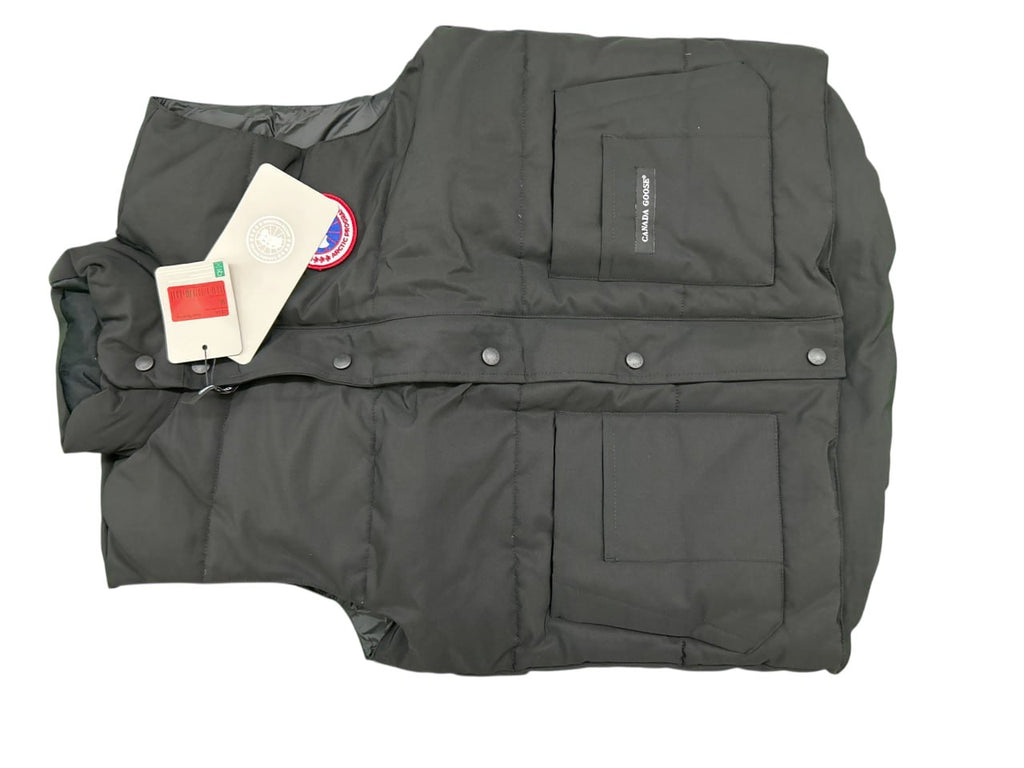 Canada Goose Streetwear Puffer vest Cream Button Vest with Logo Accent