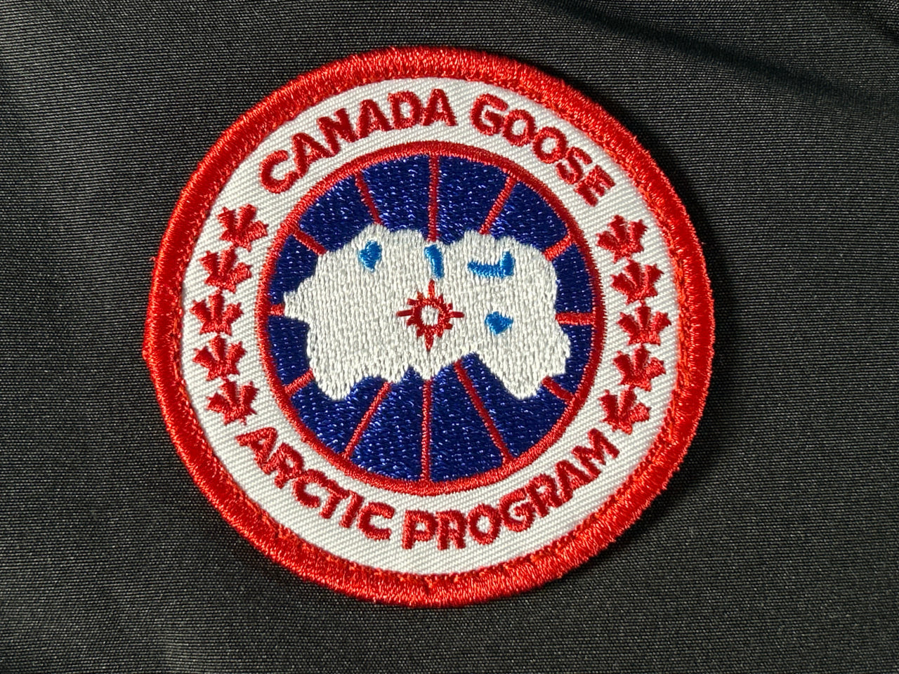 Canada Goose Streetwear Puffer vest Cream Button Vest with Logo Accent