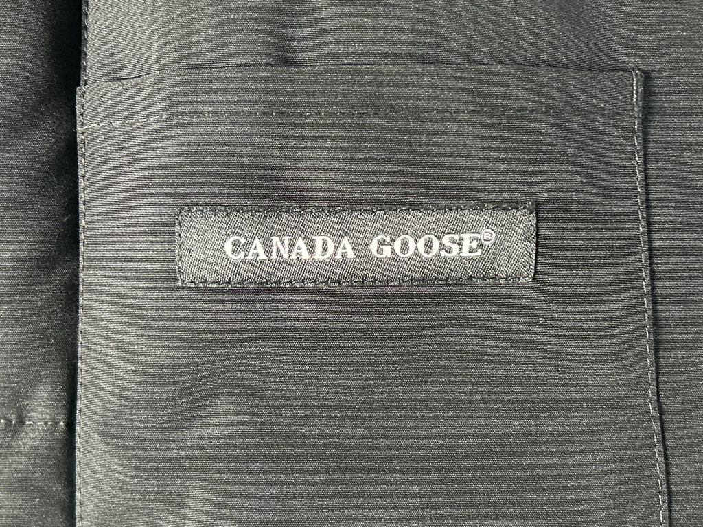 Canada Goose Streetwear Puffer vest Cream Button Vest with Logo Accent