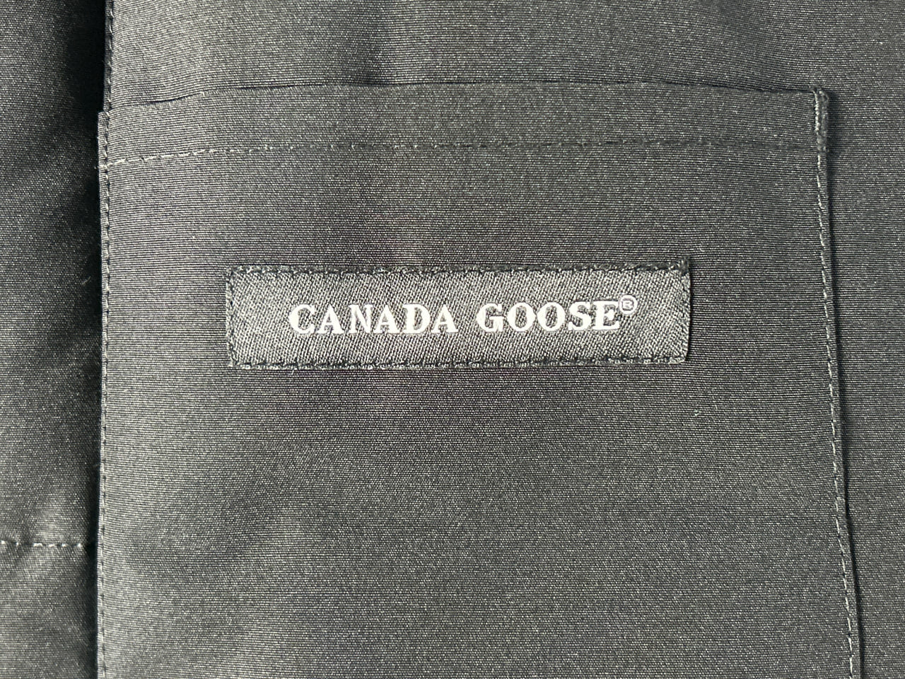Canada Goose Streetwear Puffer vest Cream Button Vest with Logo Accent