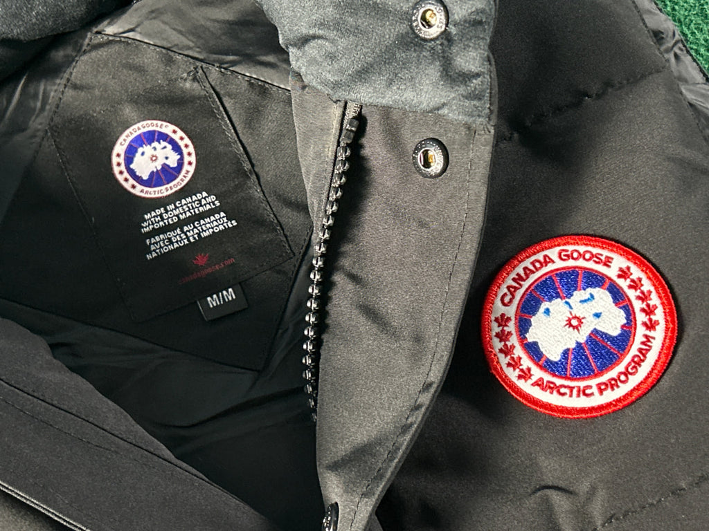 Canada Goose Streetwear Puffer vest Cream Button Vest with Logo Accent