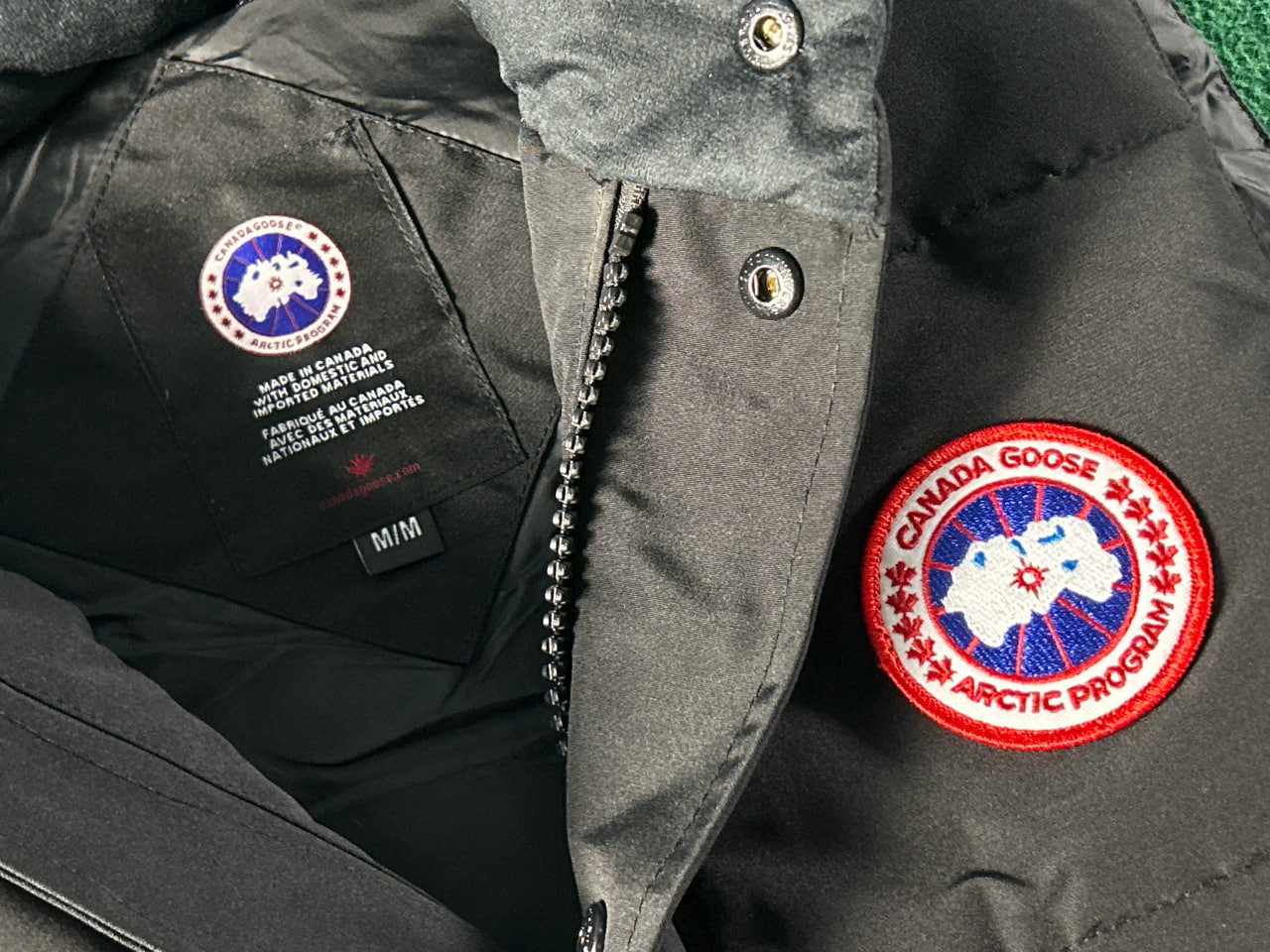 Canada Goose Streetwear Puffer vest Cream Button Vest with Logo Accent